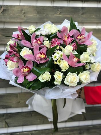 Букет цветов из: Розы и Хризантемы в Трудобеликовский