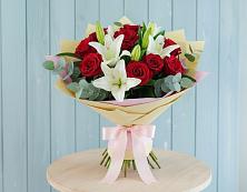 Букет цветов из:  Лилии и Розы в Трудобеликовский