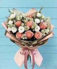 Букет цветов из:  Розы, Альстромерии и Лизиантусы в Трудобеликовский