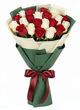 Букет Микс из красных и белых роз в Трудобеликовский