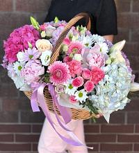Цветочная композиция из Розы, Хризантемы, Пионы и Лизиантусы в корзине #REPLACE_PRED# Трудобеликовский