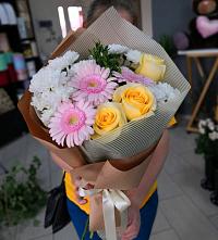 Букет цветов из:  Герберы, Розы и Хризантемы в Трудобеликовский
