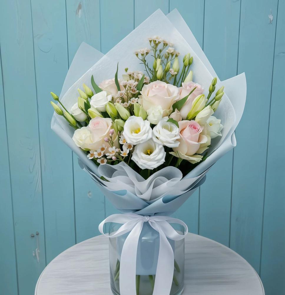 Букет цветов из: Розы и Лизиантусы в Трудобеликовский