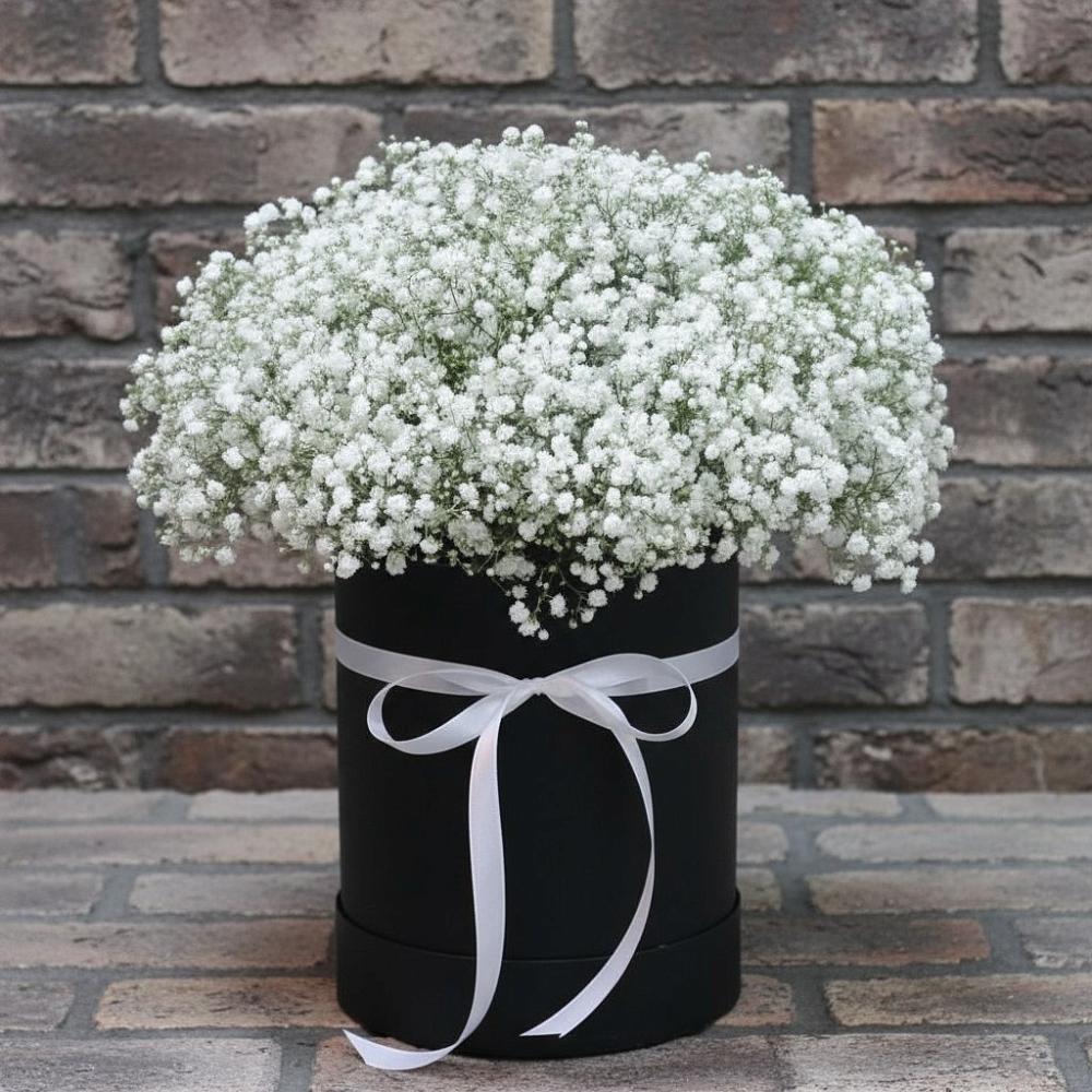 Цветочная композиция из Гипсофила в шляпной коробке в Трудобеликовский