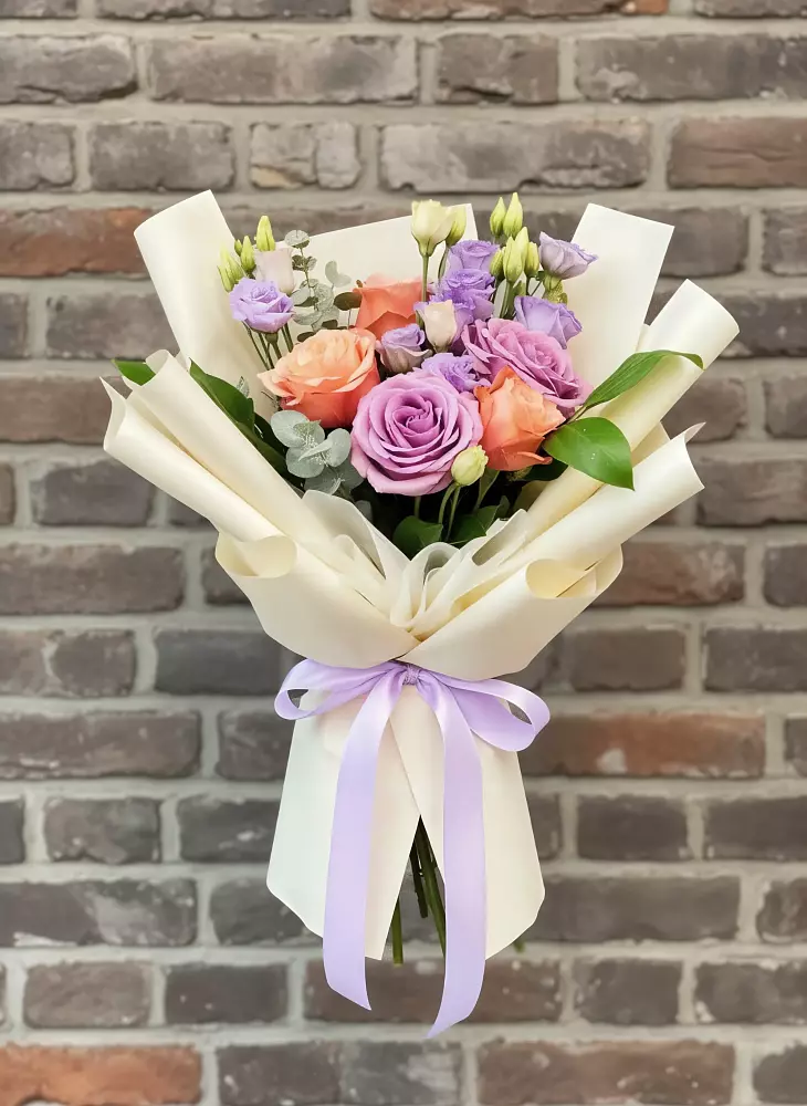 Букет цветов из: Лизиантусы и Розы в Трудобеликовский