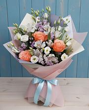 Букет цветов из:  Лизиантусы, Розы, Альстромерии и Гипсофила в Трудобеликовский