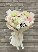 Букет цветов из:  Гвоздики, Розы, Лизиантусы и Хризантемы #REPLACE_PRED# Трудобеликовский