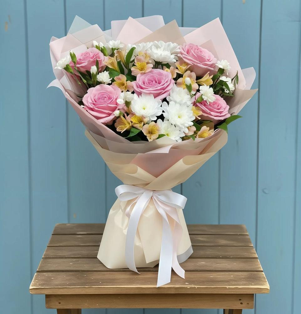 Букет цветов из: Гвоздики, Орхидеи и Розы в Трудобеликовский