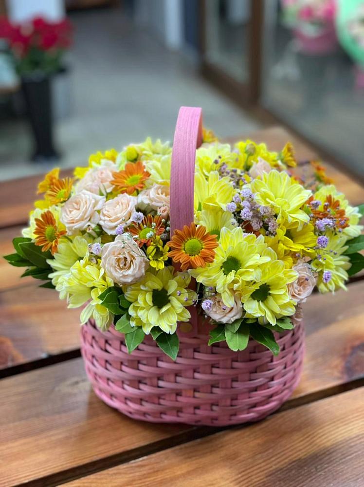 Цветочная композиция из Хризантемы и Розы в корзине в Трудобеликовский