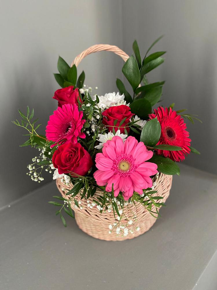 Цветочная композиция из Розы, Хризантемы и Герберы в корзине в Трудобеликовский