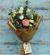 Букет цветов из:  Розы и Лизиантусы в Трудобеликовский