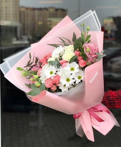 Букет цветов из: Розы, Лизиантусы и Хризантемы в Трудобеликовский