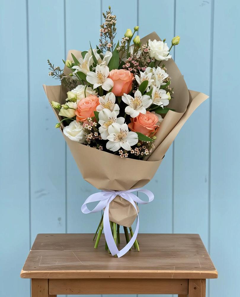 Букет цветов из: Альстромерии, Лизиантусы, Розы и Хризантемы в Трудобеликовский